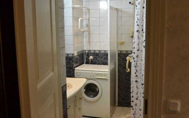 Dvukhkomnatnaya S Saunoy I Balkonom Flat