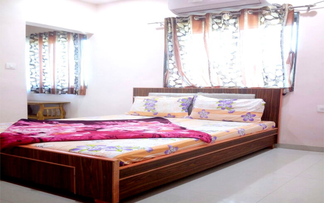 Отель Raj Palace By Sky Stays