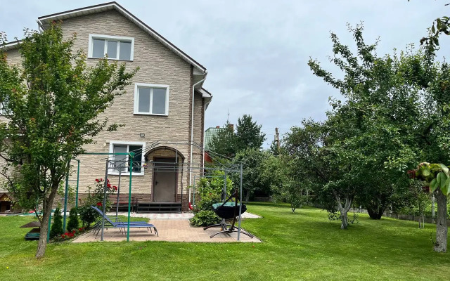 Двухкомнатная квартира в Частном Доме с Отдельным Входом