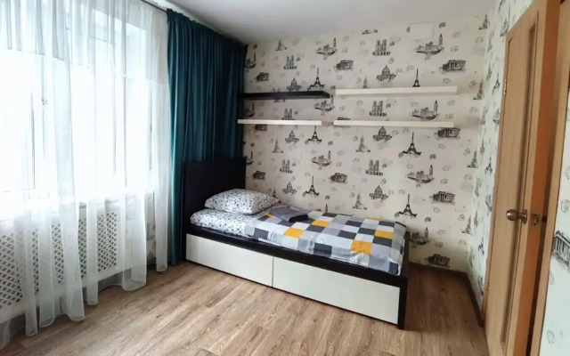 Chetyrekhkomnatnaya na Talnakhskoy 17 Flat