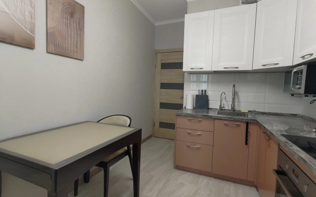 Жилое помещение 2-к квартира у метро Молодежная с яркими закатами