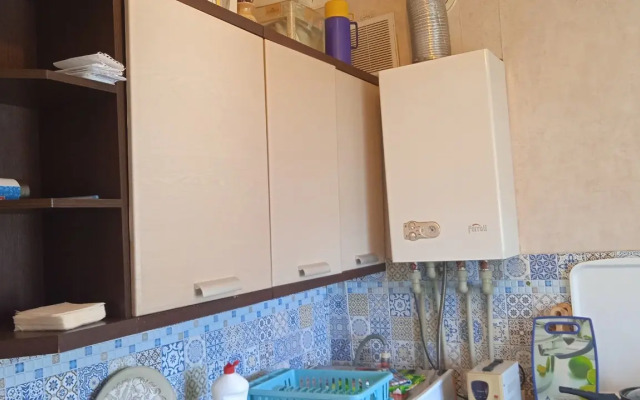 Tryokhkomnatnaya V Posyolke Ordzhonikidze Flat