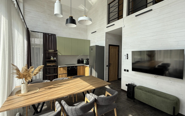 Dom s basseynom ryadom Solnechnoy dolinoy Private house