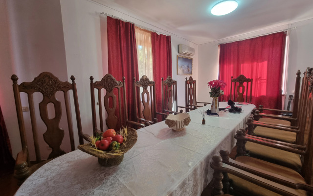 S Basseynom Private House