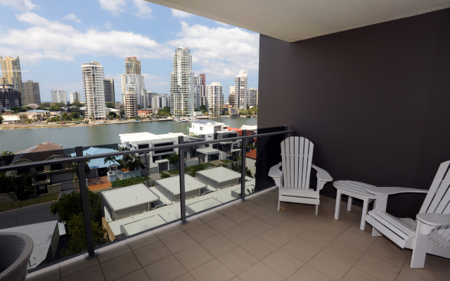 Surfers Paradise Three Bedroom With Pool and Spa Access