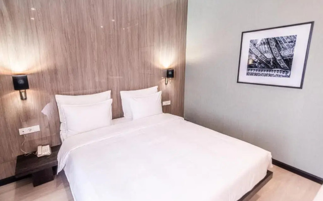 Resident City Hotel