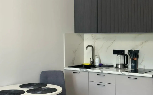 Prostornaya Studiya V Novom ZHK Letniy Flat