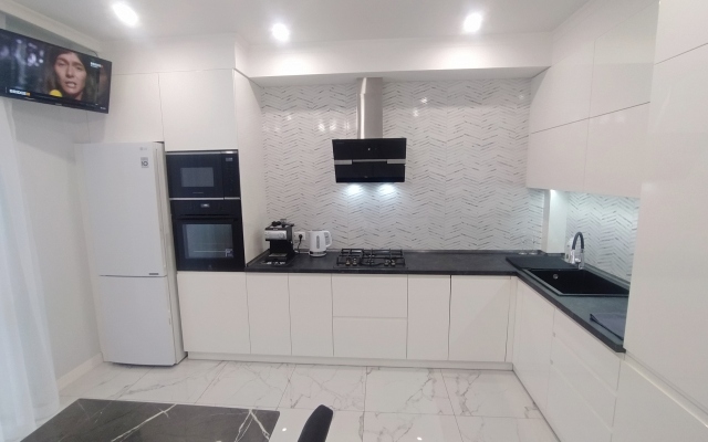 2-h komnatniye Lyuks V Tsentre Novyij Dom Apartments, 75 m2