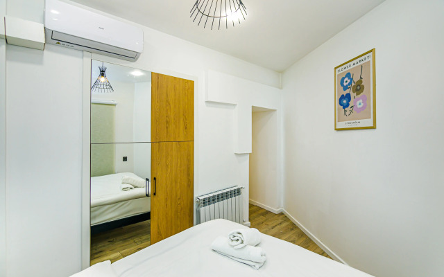 Imparator in Nizami Street Apartment