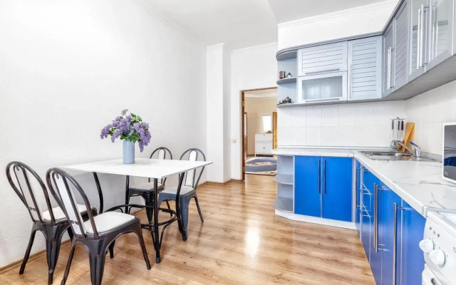 Na Ulitse Dostyk, 14 Apartments