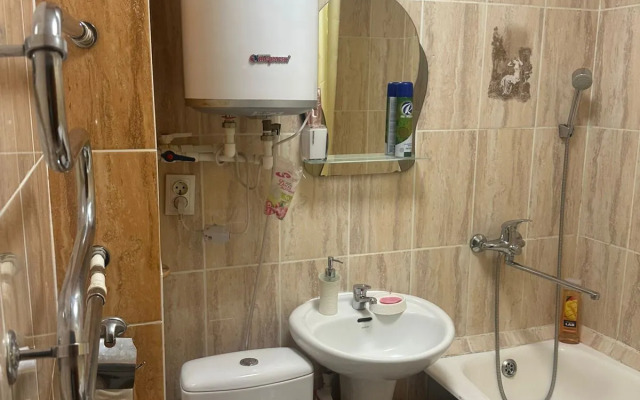 Na Bulvare Rybatskoy Slavy Flat