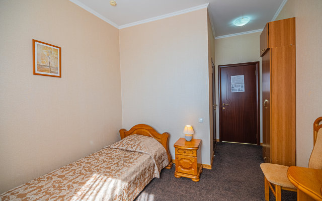 Saratovskaya Hotel