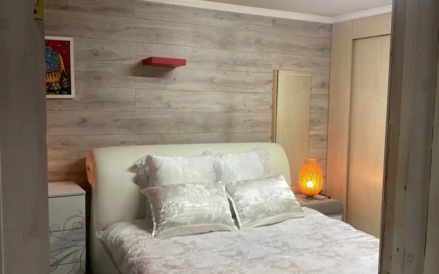 Uyutny Letniy Domik Chalet