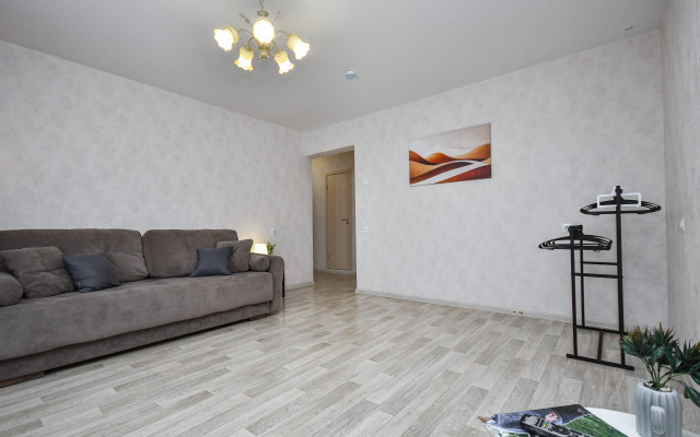 Prostornaya Kvartira Vozle SFU Flat