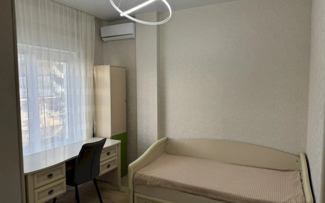 276 prostornaya u morya s balkonom Flat