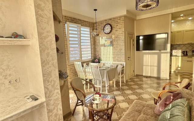 Na Nizhneimeretinskoy Ulitse 143 Flat