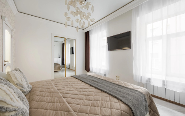 Апартаменты у Эрмитажа 12 гостей Б.Конюшенная 12