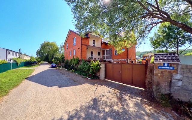 Yuzhny Guest House