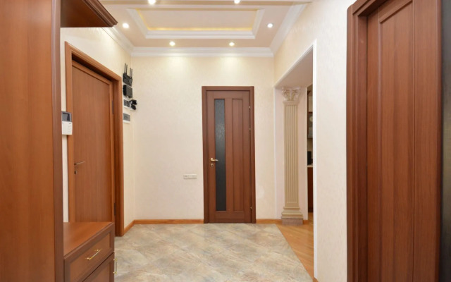 3-komn. v tsentre goroda na Severnom prospekte Flat HH550