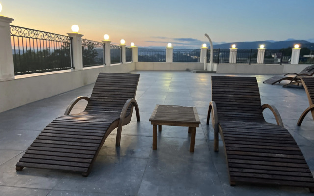 Zhk Merkato S Basseynom Apartments