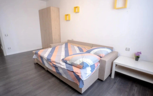 So Stilnym Remontom 1 Apartments