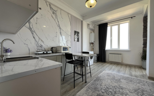 Квартира с Шикарным Видом на Море и Аллею