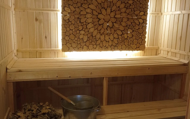Barn s baney i bolshoy igrovoy zonoy Private House