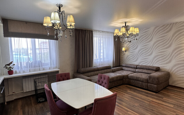 Квартира Трехкомнатная у Набережной Грина