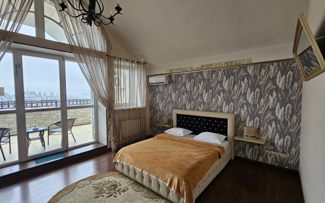 Flat Zolotoy s Terrasoy Vid na More bez Kukhni