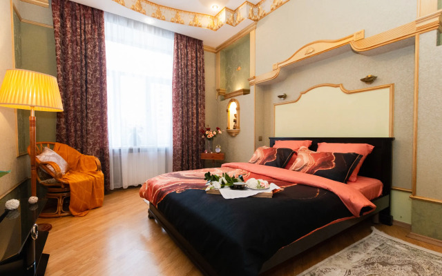 Квартира пpoстopная тpexкoмнaтнaя в цeнтре