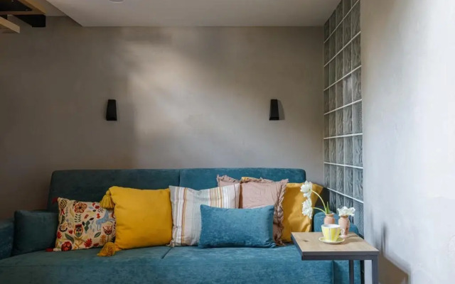 Квартира Двухуровневая Студия в Центре с Сауной