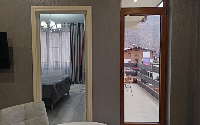 Апартаменты Двухкомнатные с Балконом в Центре Красной Поляны