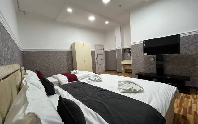 Отель HOME ALONE