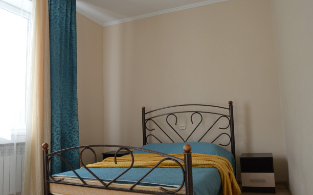 Mayak S Vidom Na More I Kreyser Flat