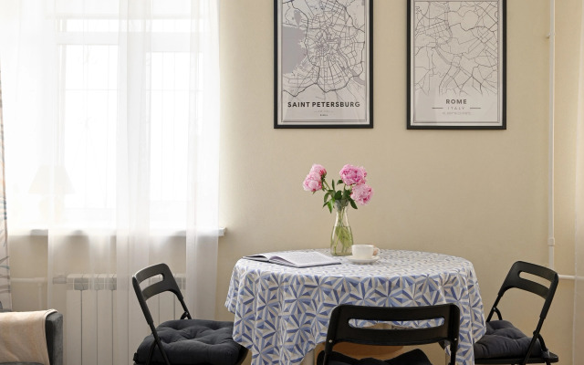 1912 U Zoologicheskogo Sada Apartment