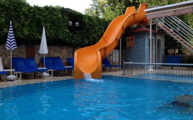 Lara Dinc Hotel