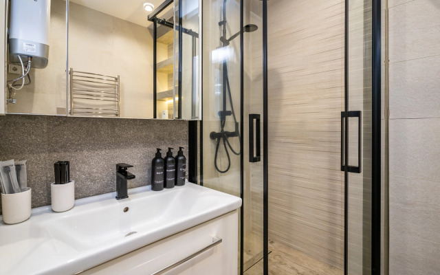 Moreon Prostornye Ryadom S Bukhtoy Zolotoy Rog Apartments