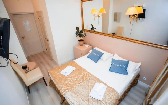 Aruna Hotel