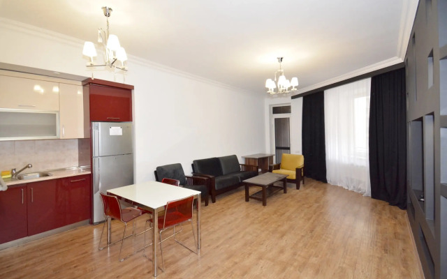 Trekhkomnatnaya Prostornaya na Severnom Prospekte, Hh556 Flat