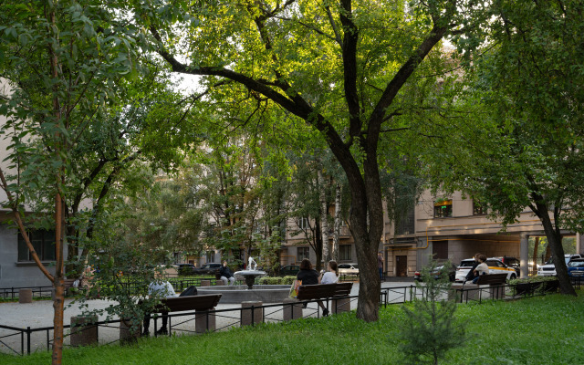 V Dome-Pamyatnike Arkhitektury Khkh Veka Flat