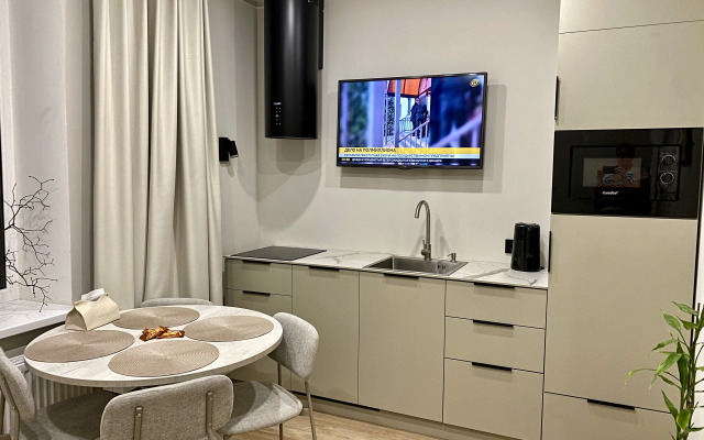 Lux U Metro Grushevkа Apartment