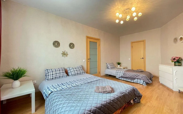S Khoposhim Pemontom C Tpemya Izolirovannymi Komnatami Flat