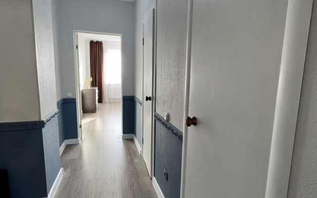 Prevoskhodnaya Trekhkomnatnaya Kvartira na Yugo-Vostoke Flat