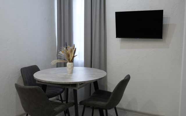 Апартаменты на Светлой 18 (208)