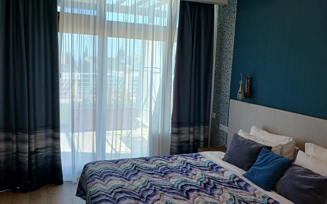 Апартаменты Афалина с зоной патио и отдельной спальной комнатой