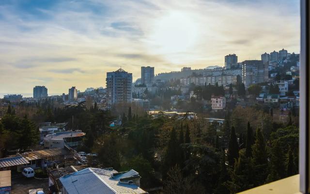 Pyatikomnatnaya V Tsentre Yalty Flat