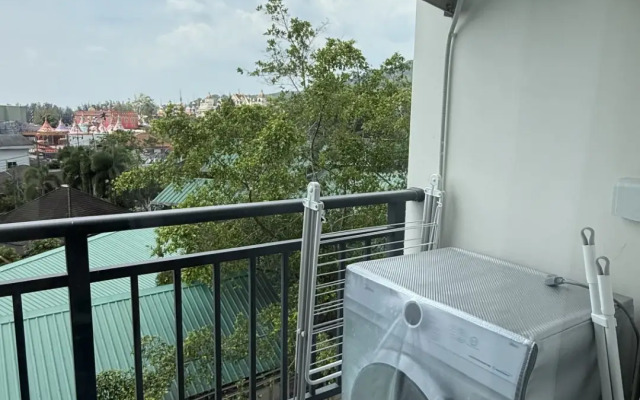 Milaya s Basseynom Ryadom s Morem Flat