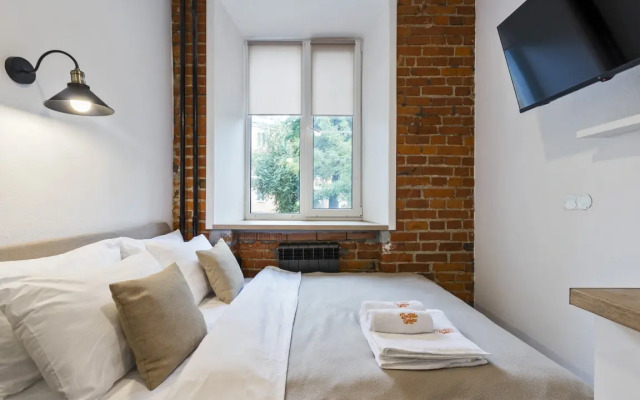 1 Revolyutsionnyij prospekt 25/12 Flat