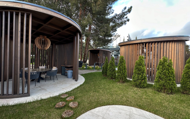 Dvukhurovnevye s basseynom Apartments