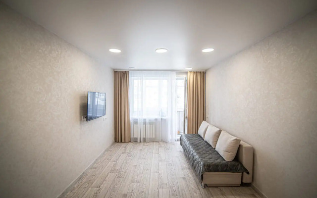 Trehkomnatnaya V Tsentre Yuzhno-Sakhalinska Flat